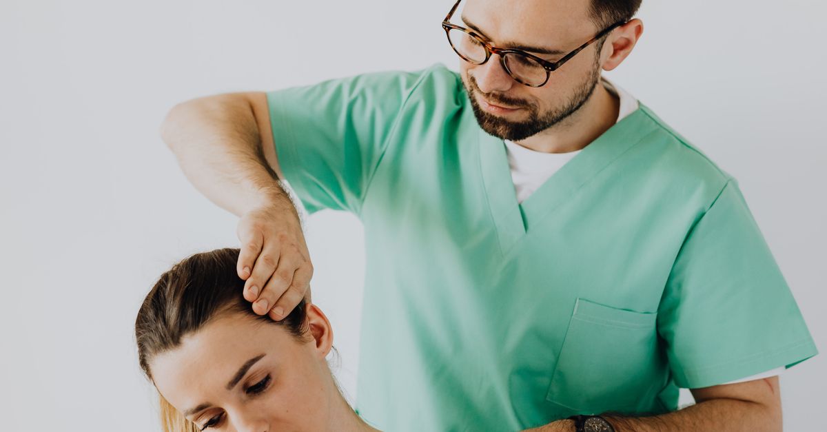 How Online Reviews Drive Choices in Osteopathy Care on the Gold Coast
