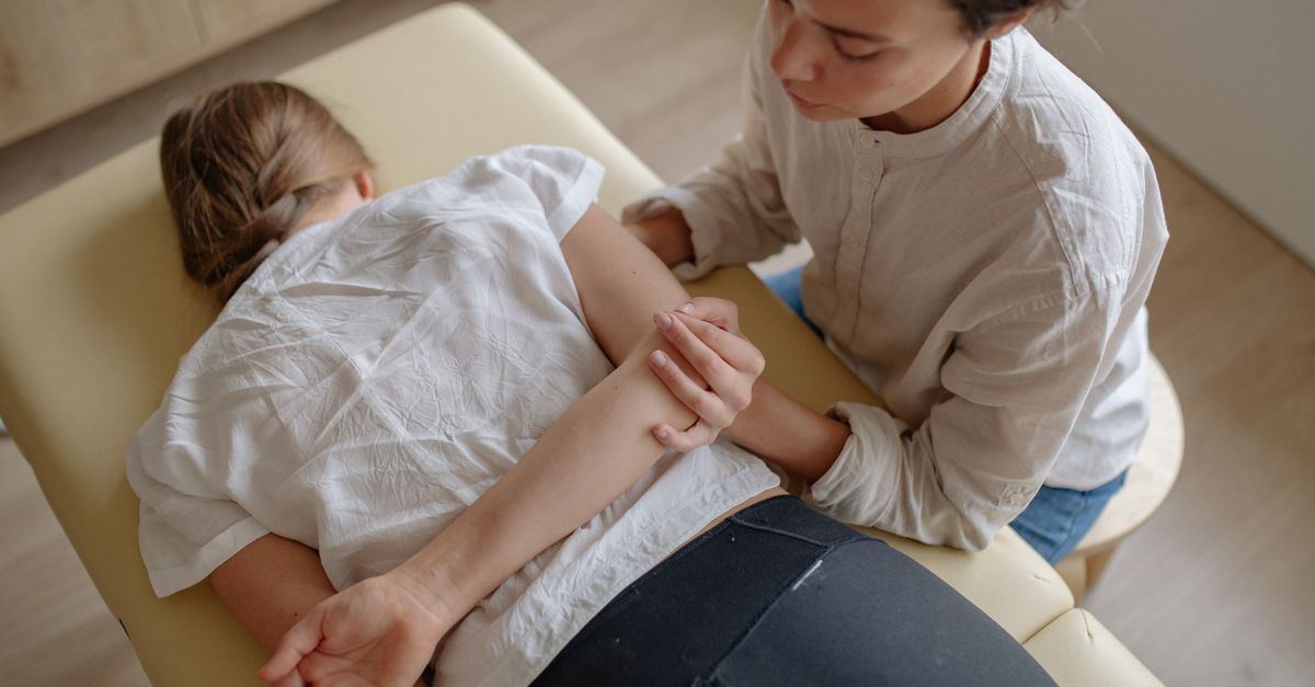 How Osteopaths Identify Postural Imbalances in Patients